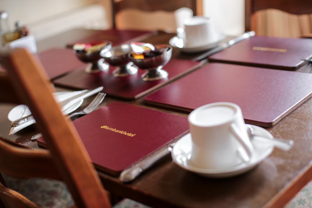 Fernbank Hotel Бейсінгсток Екстер'єр фото